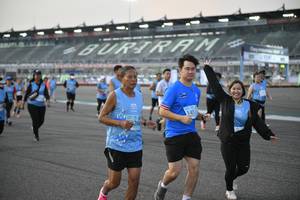 BIB: 
                            <button type="button" onclick="openModal(10465777)" class="btn btn-primary btn-sm float-right btn-popup" data-toggle="modal" data-target=".modal-high-quality">
                        <i class="fas fa-shopping-cart"></i> Add to Cart
                    </button>
                                            <button type="button" onclick="isThisMe(10465777, true)" class="btn btn-success btn-sm float-right btn-popup btn-isme hidden" data-toggle="tooltip" data-placement="bottom" title="นี่คือรูปของคุณใช่ไหม คลิกที่นี่เพื่อเอาเข้าอัลบั้ม">
                        <i class="fas fa-plus"></i> Add to album
                    </button>
                    <button type="button" onclick="isThisMe(10465777, false)" class="btn btn-warning btn-sm float-right btn-popup btn-isnotme hidden">
                        <i class="fas fa-ban"></i> Remove from album
                    </button>